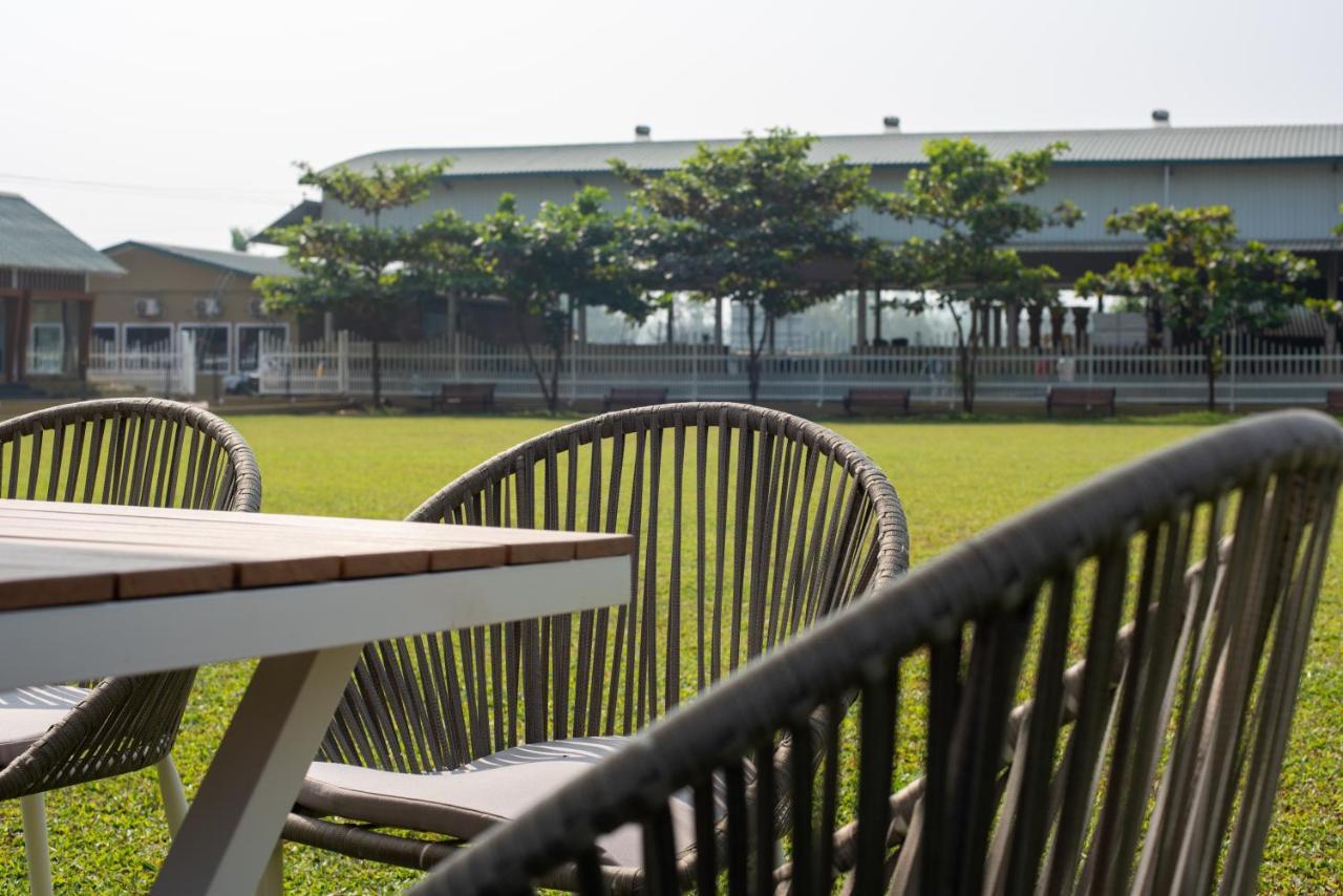 Paramount Riverfront Resort & Spa, Karjat Zewnętrze zdjęcie